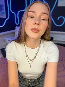 MilaMoone online show from April 20, 2026, 11:13 am