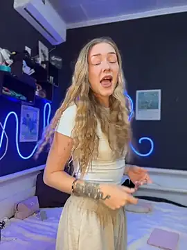 MilaMoone online show from April 23, 2026, 10:36 am