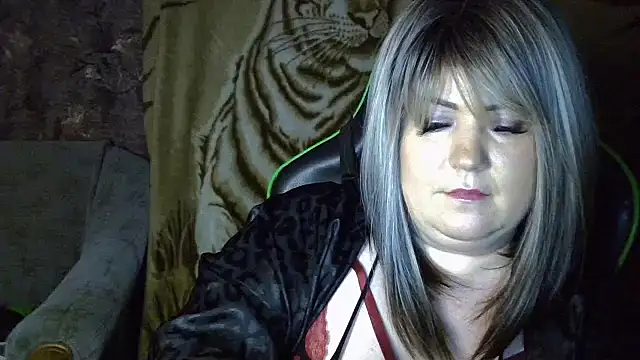 YuliiaSan online show from October 17, 2025, 4:42 pm