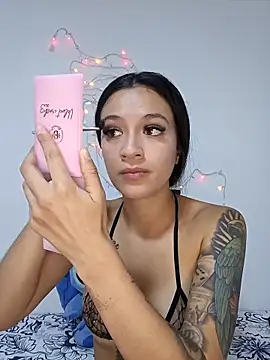 MiQeilaSweet online show from February 25, 2026, 5:44 pm