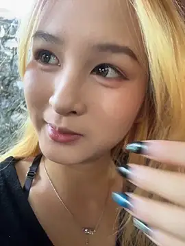 yuki june online show from November 15, 2025, 7:49 am