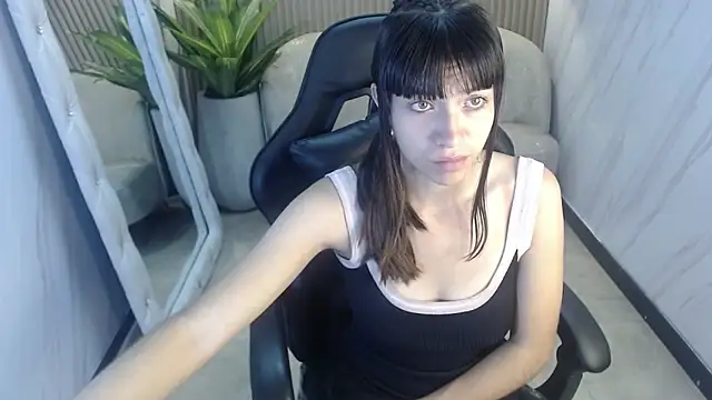 Isabella Blondetf online show from September 28, 2025, 1:27 pm