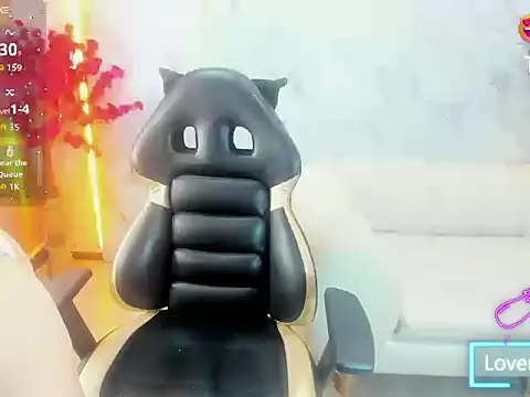 Isabella Blondetf online show from October 6, 2025, 8:06 pm