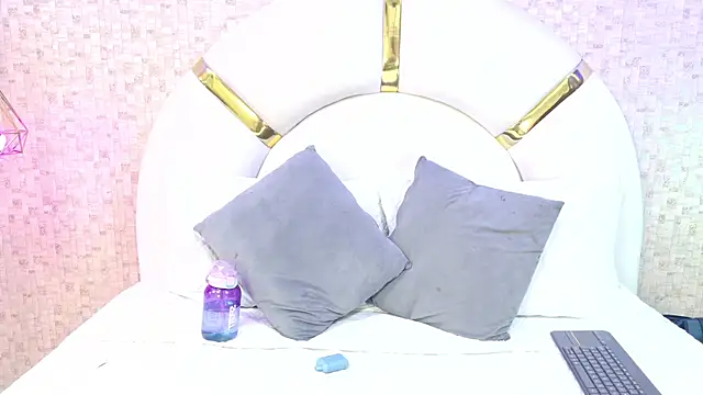 paulina cano online show from September 17, 2025, 7:37 pm