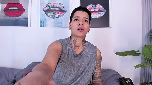 Girls inlove online show from October 9, 2025, 11:41 am