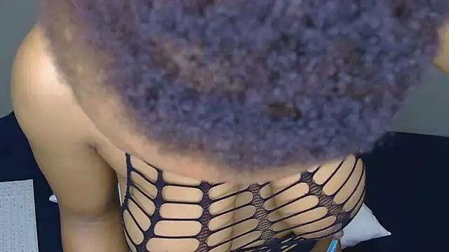 Serafynn online show from October 19, 2025, 10:27 am