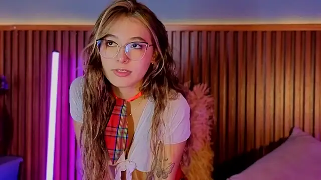 VictoriaSpark online show from September 17, 2025, 1:24 pm