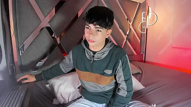 Snapshot of Peter_chase chatting on September 16, 2025, 6:42 pm Peter chase online show from September 16, 2025, 6:42 pm