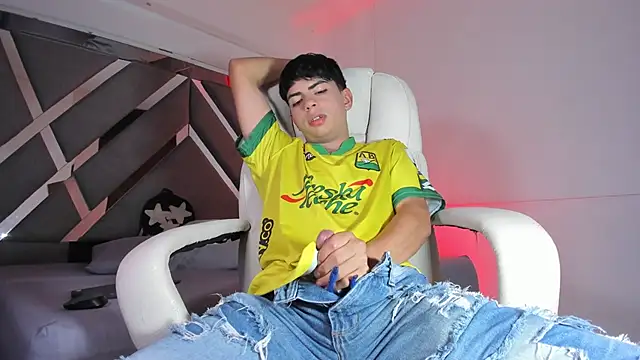 Snapshot of Peter_chase chatting on September 18, 2025, 8:44 pm Peter chase online show from September 18, 2025, 8:44 pm