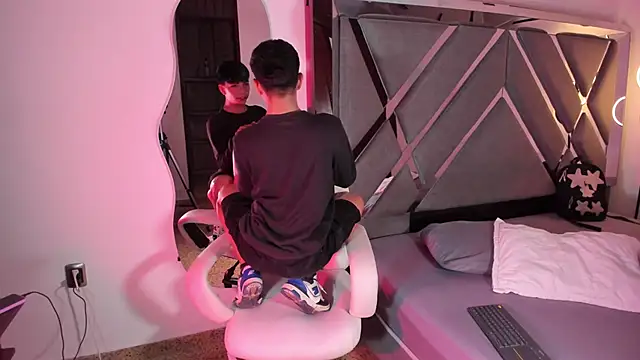 Snapshot of Peter_chase chatting on September 20, 2025, 6:31 pm Peter chase online show from September 20, 2025, 6:31 pm