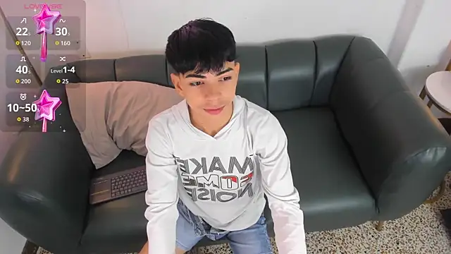 Snapshot of Peter_chase chatting on November 18, 2025, 6:23 pm Peter chase online show from November 18, 2025, 6:23 pm