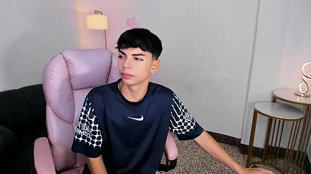 Snapshot of Peter_chase chatting on December 21, 2025, 5:20 pm Peter chase online show from December 21, 2025, 5:20 pm