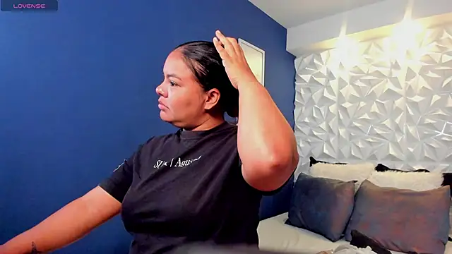 freya cole  online show from September 19, 2025, 11:33 am