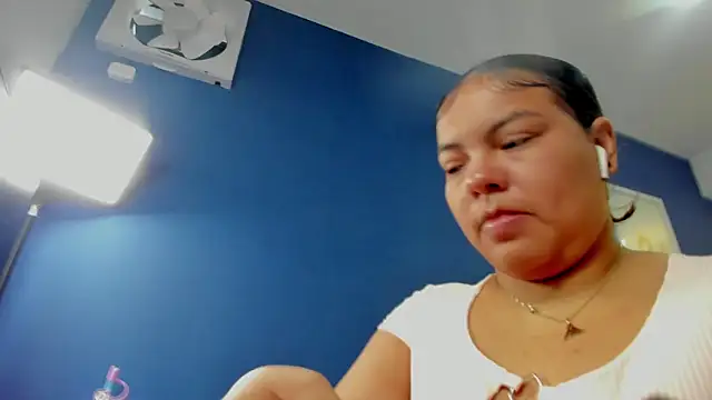 freya cole  online show from October 9, 2025, 11:41 am