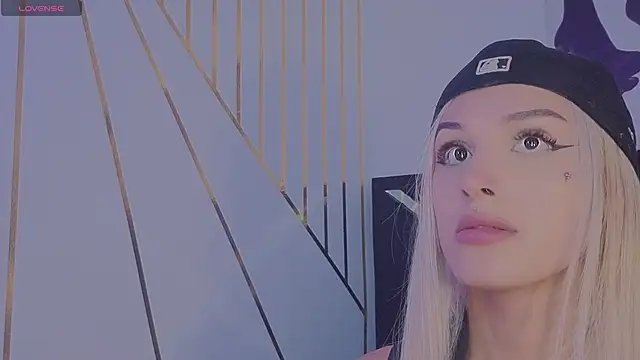 Angel-dragun online show from April 14, 2026, 3:01 am