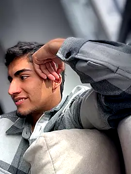 tomy hot20 online show from December 2, 2025, 8:59 pm