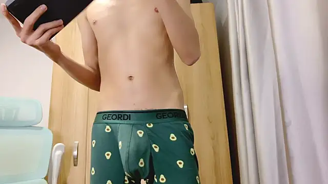 Snapshot of Allangil_ chatting on May 22, 2026, 2:40 am Allangil online show from May 22, 2026, 2:40 am
