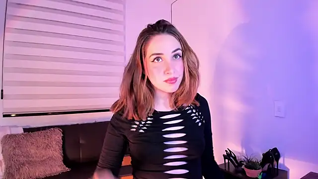 Snapshot of SarahCastillo_ chatting on October 8, 2025, 3:04 am SarahCastillo online show from October 8, 2025, 3:04 am