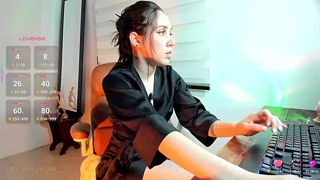 Snapshot of SarahCastillo_ chatting on May 25, 2026, 2:17 am SarahCastillo online show from May 25, 2026, 2:17 am