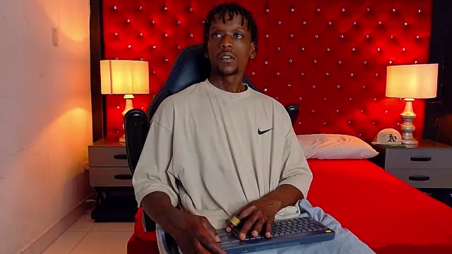 SkylerBigxxx online show from September 19, 2025, 4:03 am