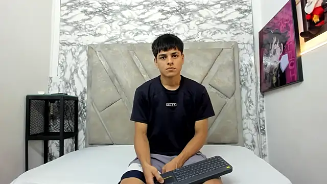 Logan Jhonson online show from September 20, 2025, 2:23 am