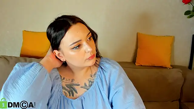 Mia R0ss online show from September 19, 2025, 8:16 am