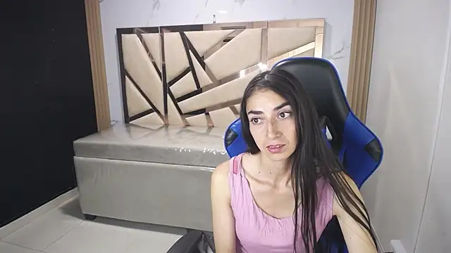 Maily a  online show from November 16, 2025, 3:01 am