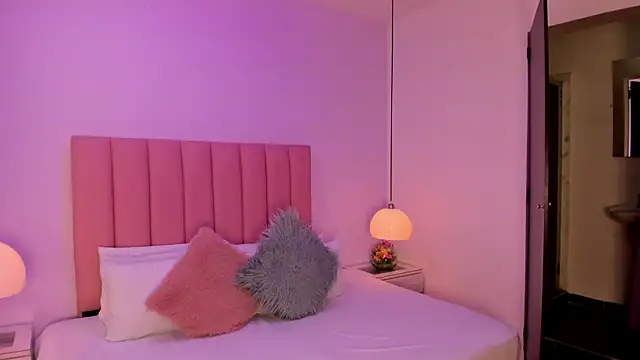 Amy Ferreira online show from October 8, 2025, 3:26 am