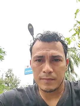 elflacodel25 online show from May 4, 2026, 4:14 pm