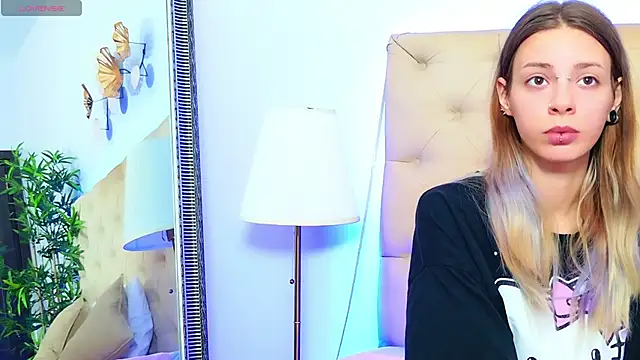 CoraVex online show from September 18, 2025, 4:36 am