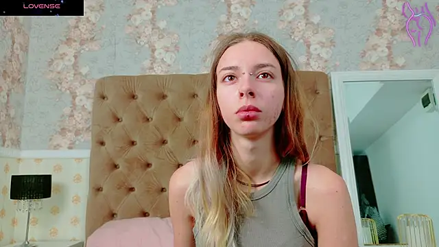 CoraVex online show from October 8, 2025, 4:10 am