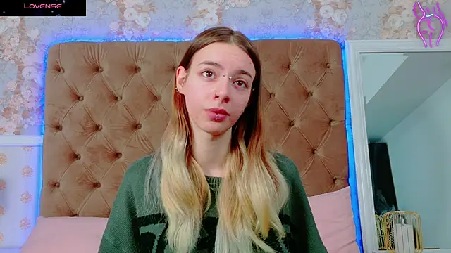 CoraVex online show from October 27, 2025, 3:54 am