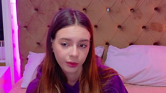 CoraVex online show from April 3, 2026, 4:10 am