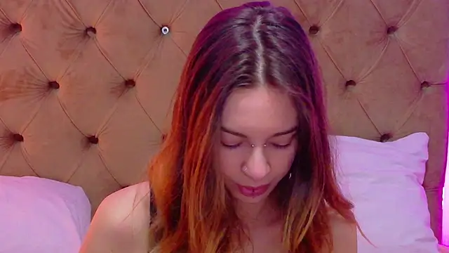 CoraVex online show from April 11, 2026, 4:06 am