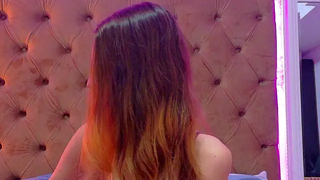 CoraVex online show from April 22, 2026, 3:53 am