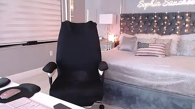 Snapshot of theofficialsophiasanchez chatting on May 17, 2026, 4:32 am theofficialsophiasanchez online show from May 17, 2026, 4:32 am