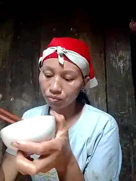 donna-bae online show from October 20, 2025, 11:54 am