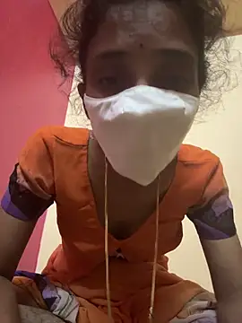 sweetreddy-02 online show from October 5, 2025, 9:45 pm