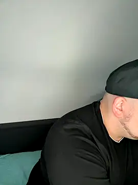 xXLustMolchXx online show from October 5, 2025, 4:27 pm