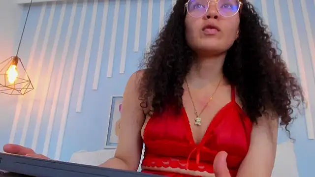 SweetStarr  online show from October 3, 2025, 8:17 pm