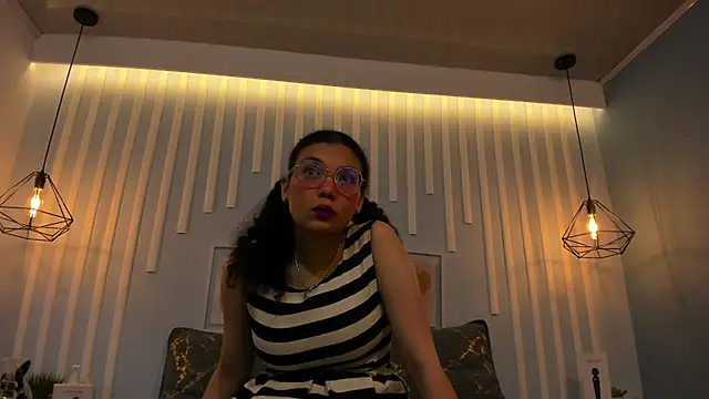 SweetStarr  online show from October 23, 2025, 12:04 pm