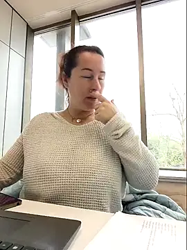 bichota85 online show from March 30, 2026, 9:43 am