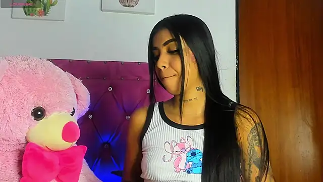 dahiiangomezz online show from October 3, 2025, 8:33 am