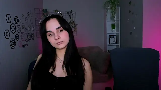 ariana ross7 online show from April 21, 2026, 9:59 am