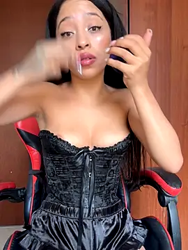 CatalinaBel online show from November 13, 2025, 7:24 pm