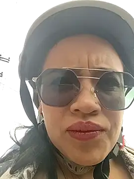 MILA  06 online show from October 6, 2025, 4:04 pm