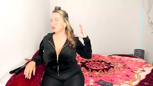 QueenStacyxox online show from September 29, 2025, 7:08 pm