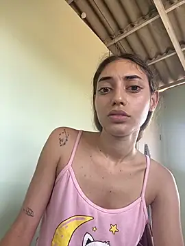 loirinhaaa online show from October 8, 2025, 1:20 pm