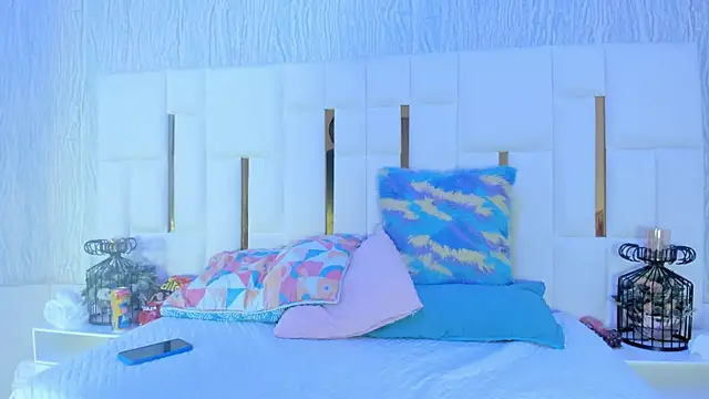 mia vy online show from November 3, 2025, 1:29 am