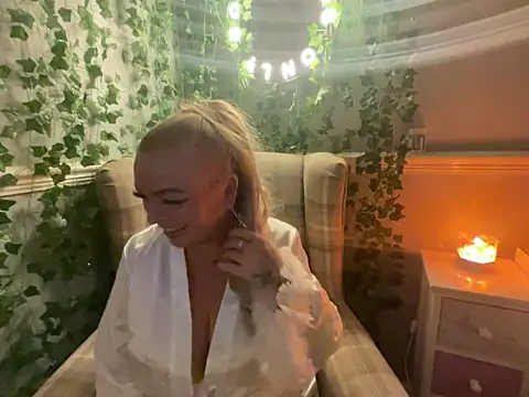 BonnyDesire online show from October 21, 2025, 6:52 pm